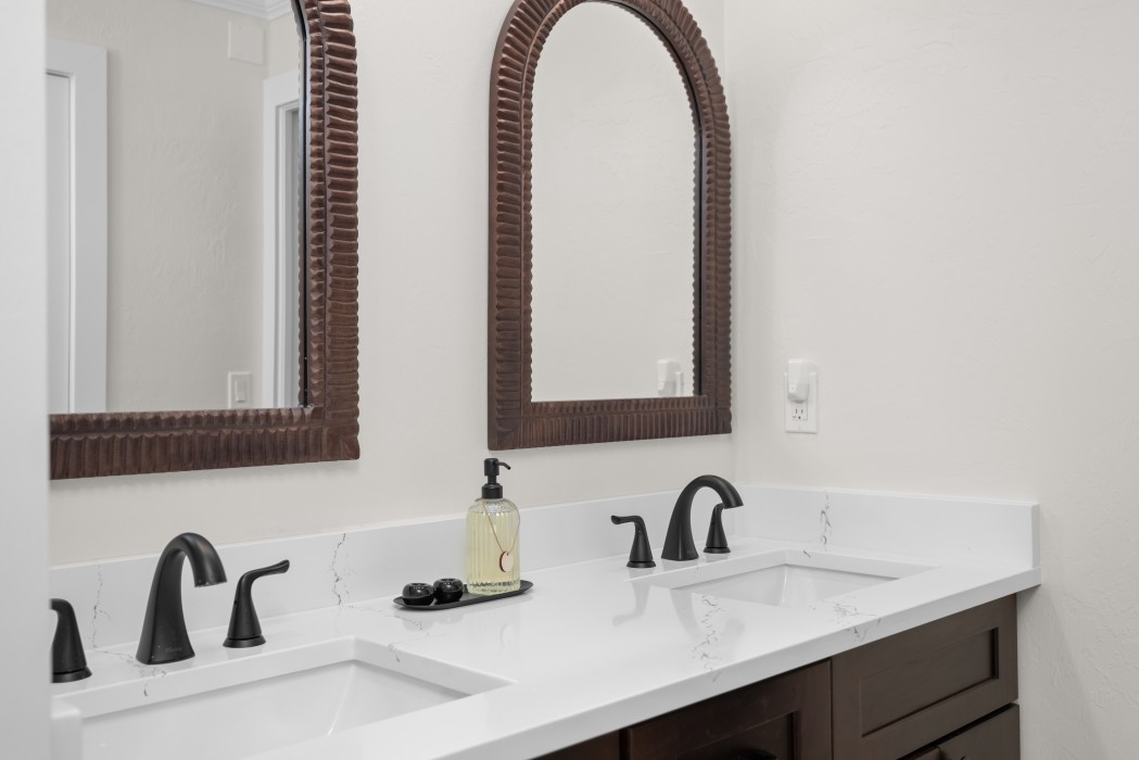 Master Bath Room4