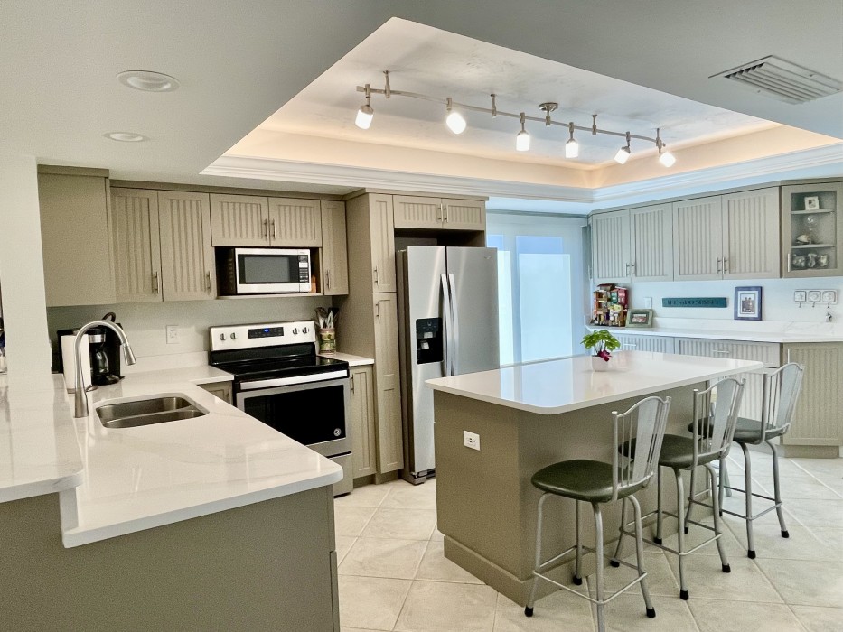 Great kitchen setup. Sit at the island to eat a snack or work on a computer.