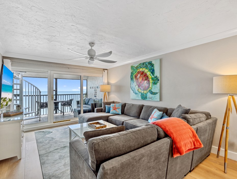 living room with lanai/rooftop access with large sectional seating