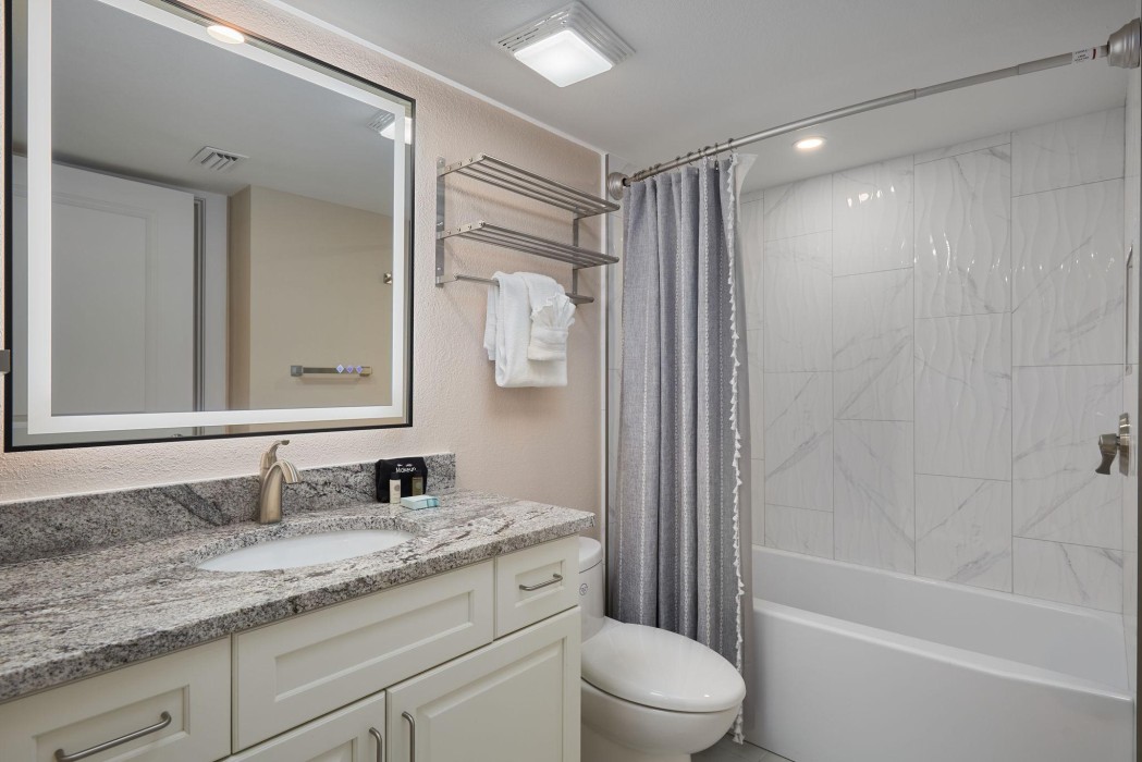 Guest Bath with tub