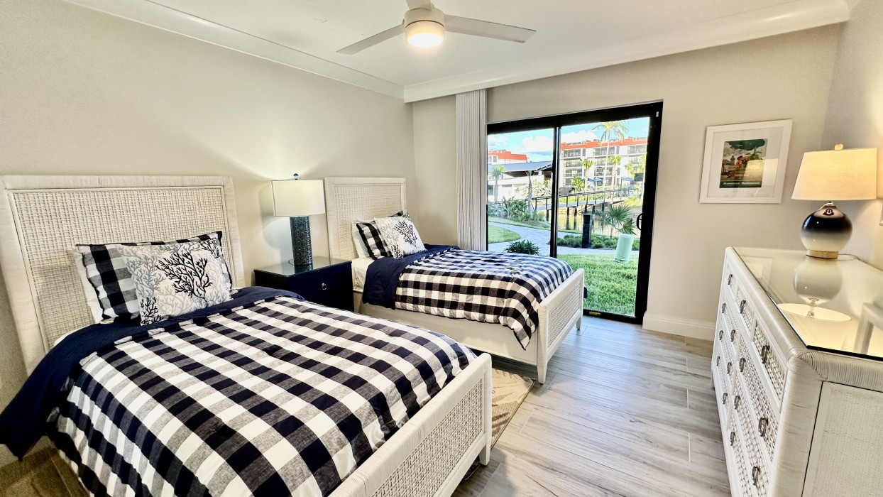 The twin guest bedroom has lagoon & gulf views.