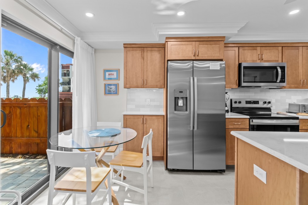 Breakfast table in Kitchen