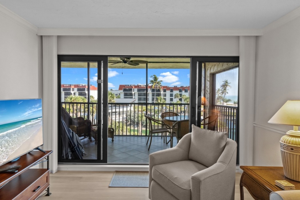 LR  w/view to patio