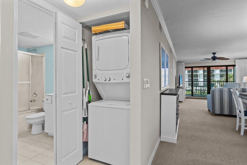 Full size washer & dryer in hallway