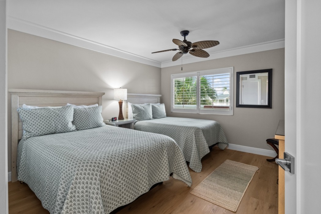 Guest bedroom with 2 full beds