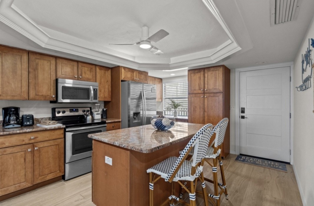 E35 Kitchen
