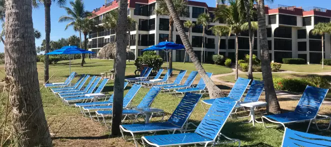 Amenities cropped Pix 081119 beach Chairs3